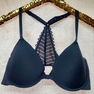 4 bras 42d $15 for all.
